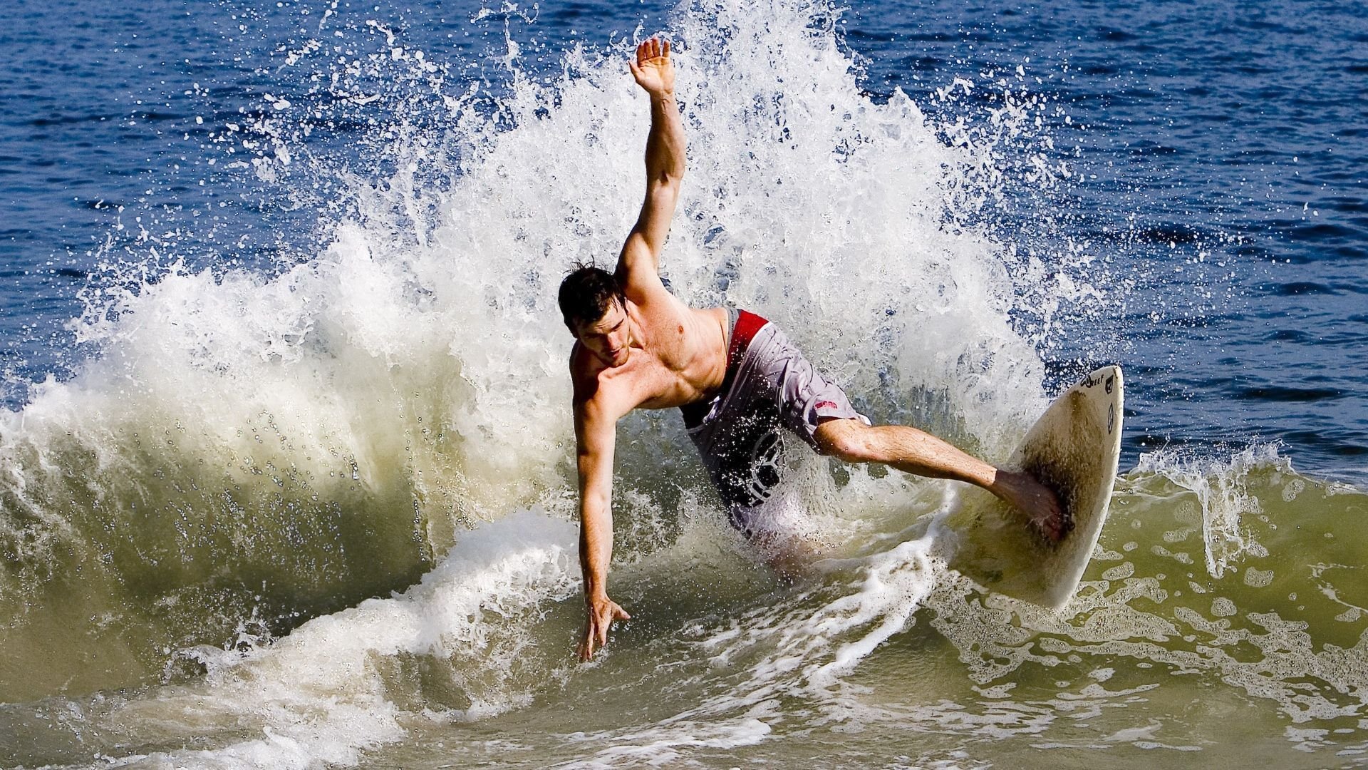 巴萨凭一球险胜，主场艰难拿下对手，巴萨赢了